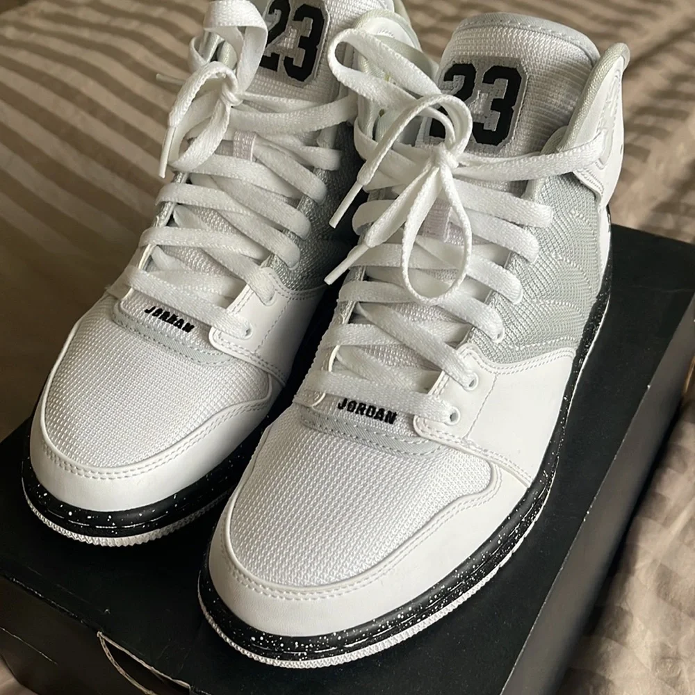 AirJordans size 7.5 in men or 9 in women very good condition - Picture 6 of 6